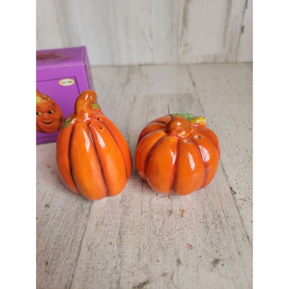 Vintage anthropomorphic pumpkin salt pepper shaker Halloween set decor - Picture 4 of 7